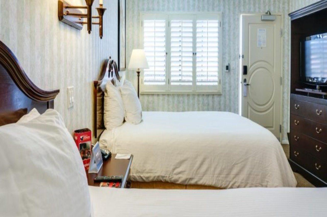 Carousel Inn And Suites Anaheim Esterno foto