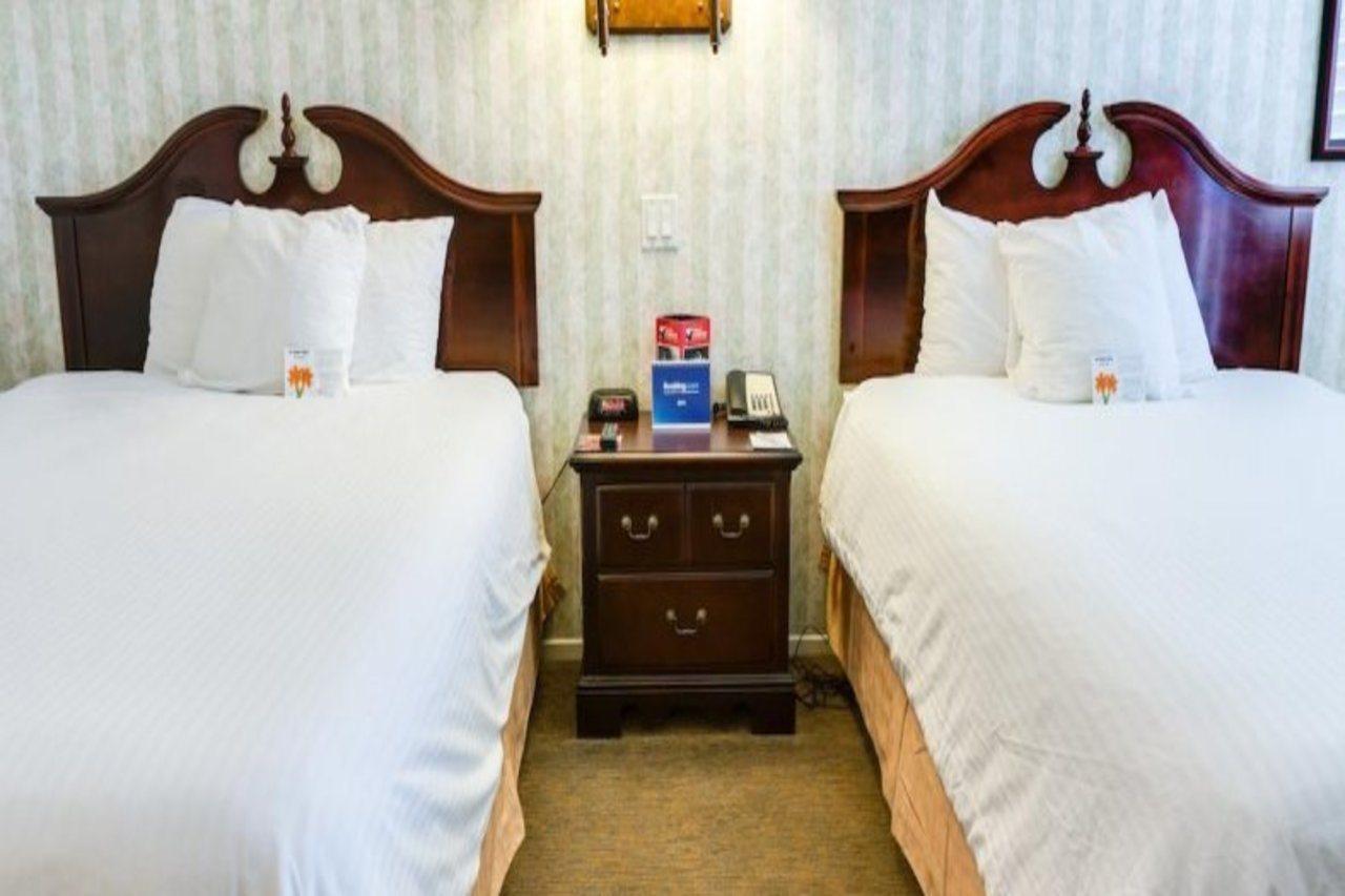 Carousel Inn And Suites Anaheim Esterno foto