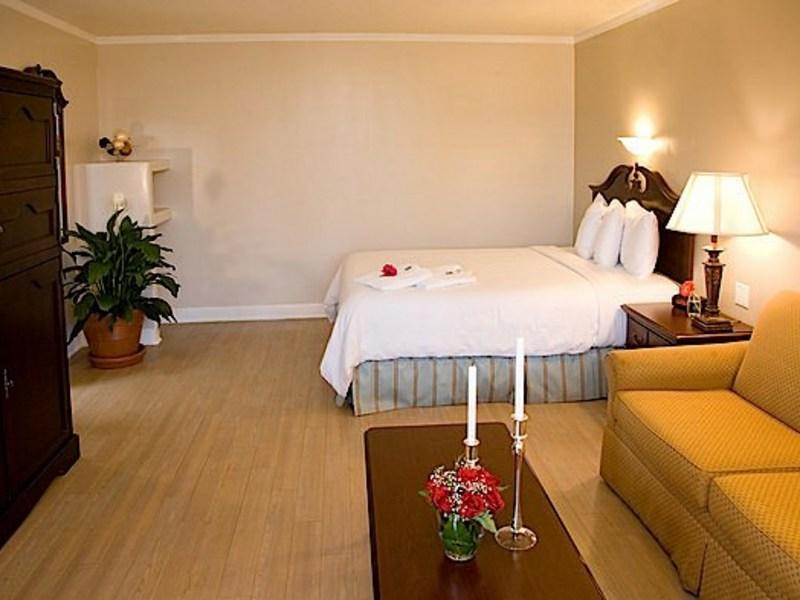 Carousel Inn And Suites Anaheim Esterno foto