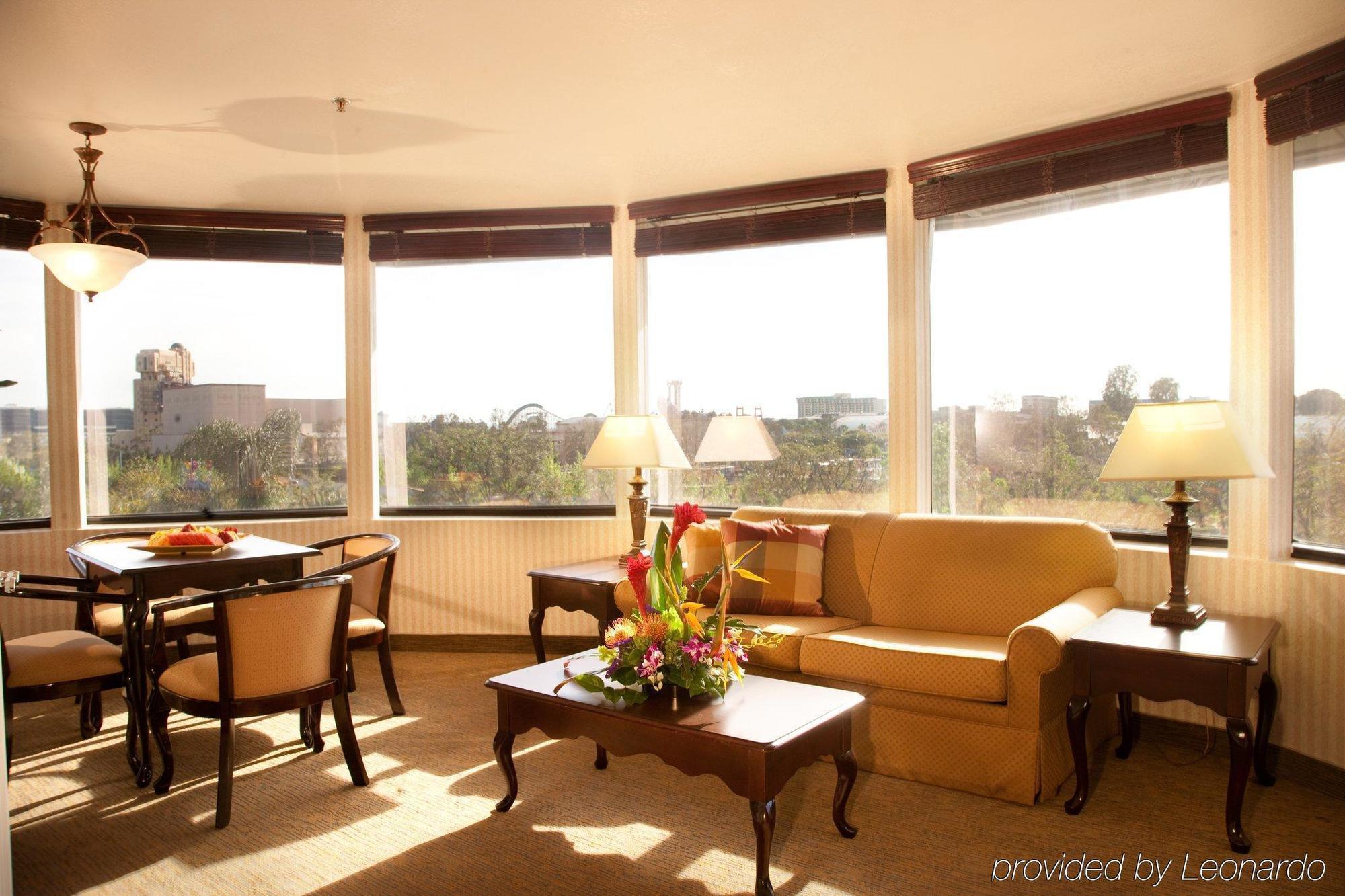 Carousel Inn And Suites Anaheim Interno foto