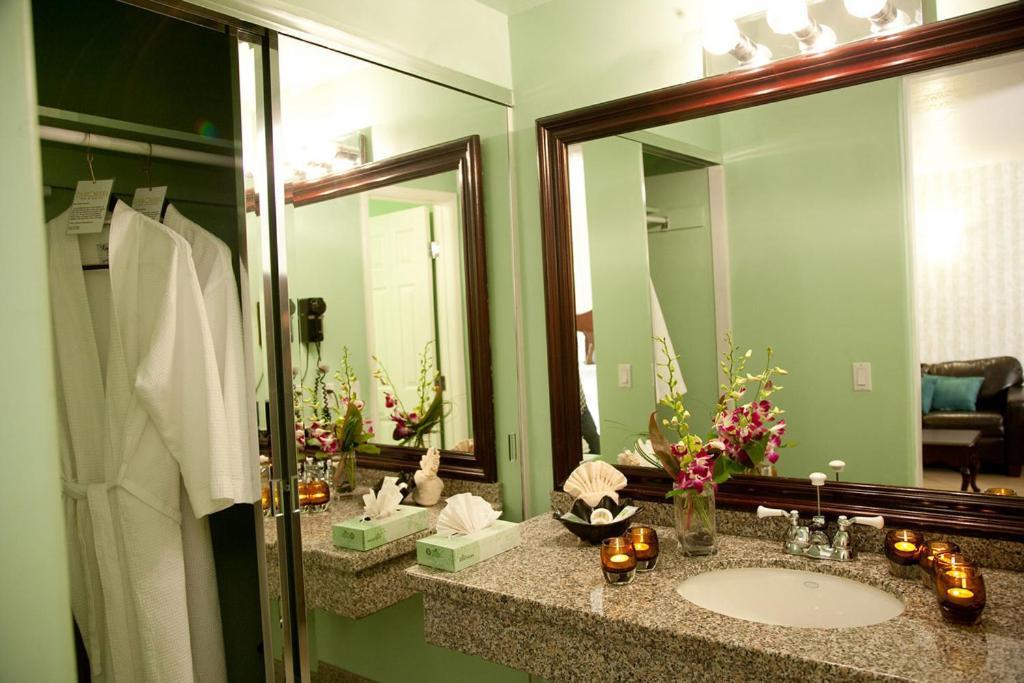 Carousel Inn And Suites Anaheim Esterno foto
