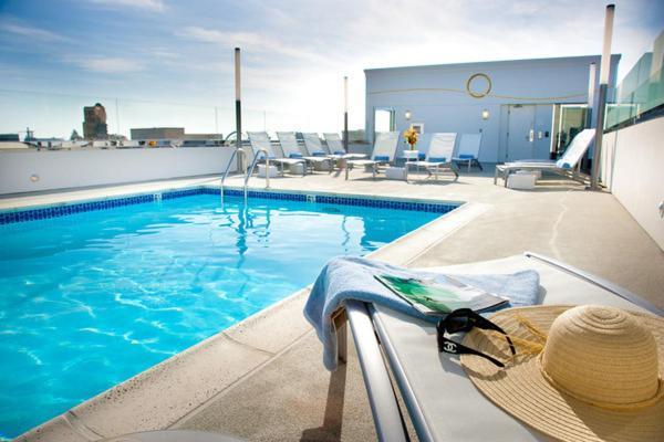 Carousel Inn And Suites Anaheim Esterno foto