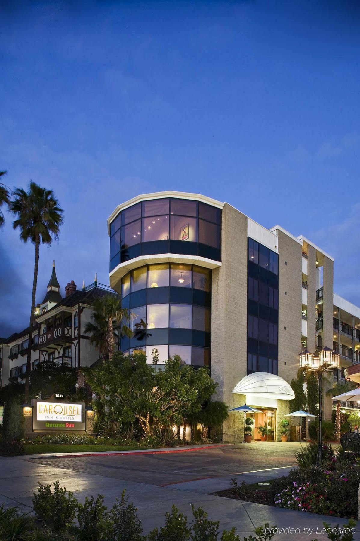 Carousel Inn And Suites Anaheim Esterno foto