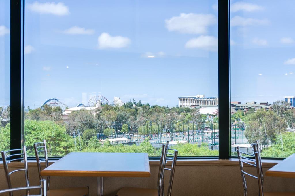 Carousel Inn And Suites Anaheim Esterno foto