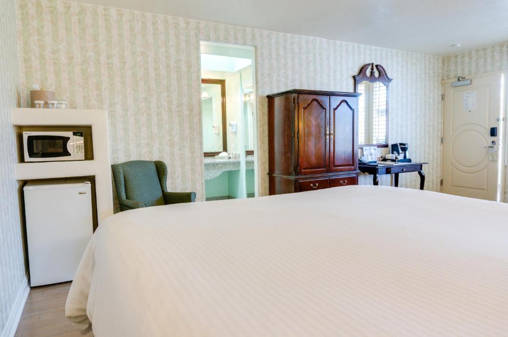 Carousel Inn And Suites Anaheim Esterno foto