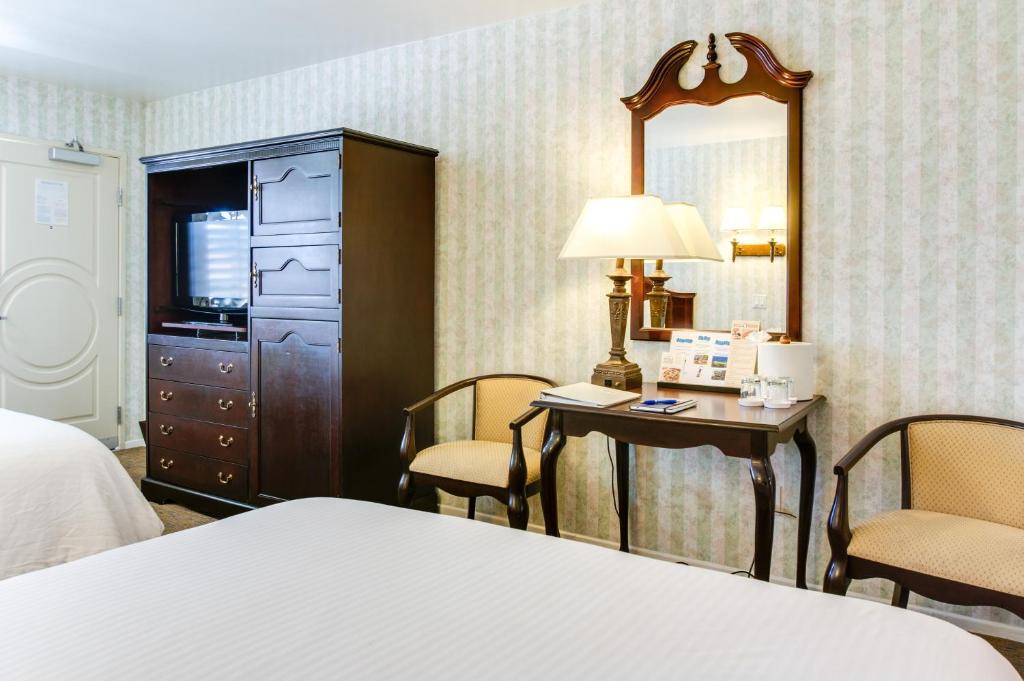 Carousel Inn And Suites Anaheim Esterno foto
