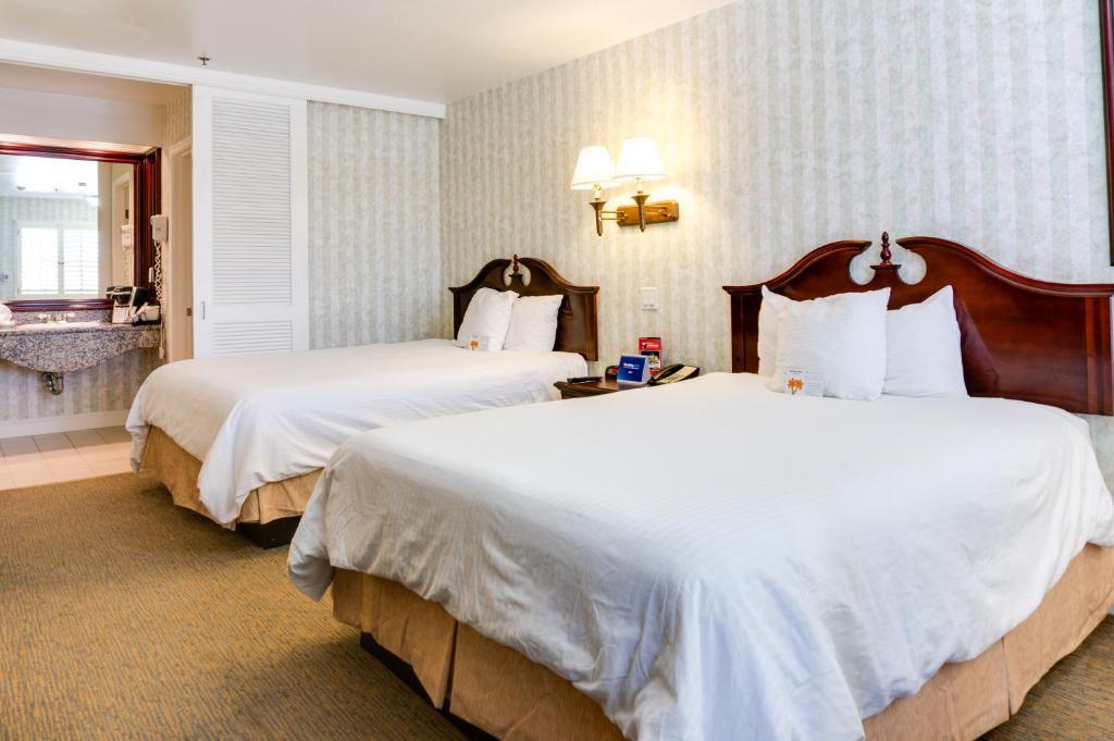 Carousel Inn And Suites Anaheim Esterno foto