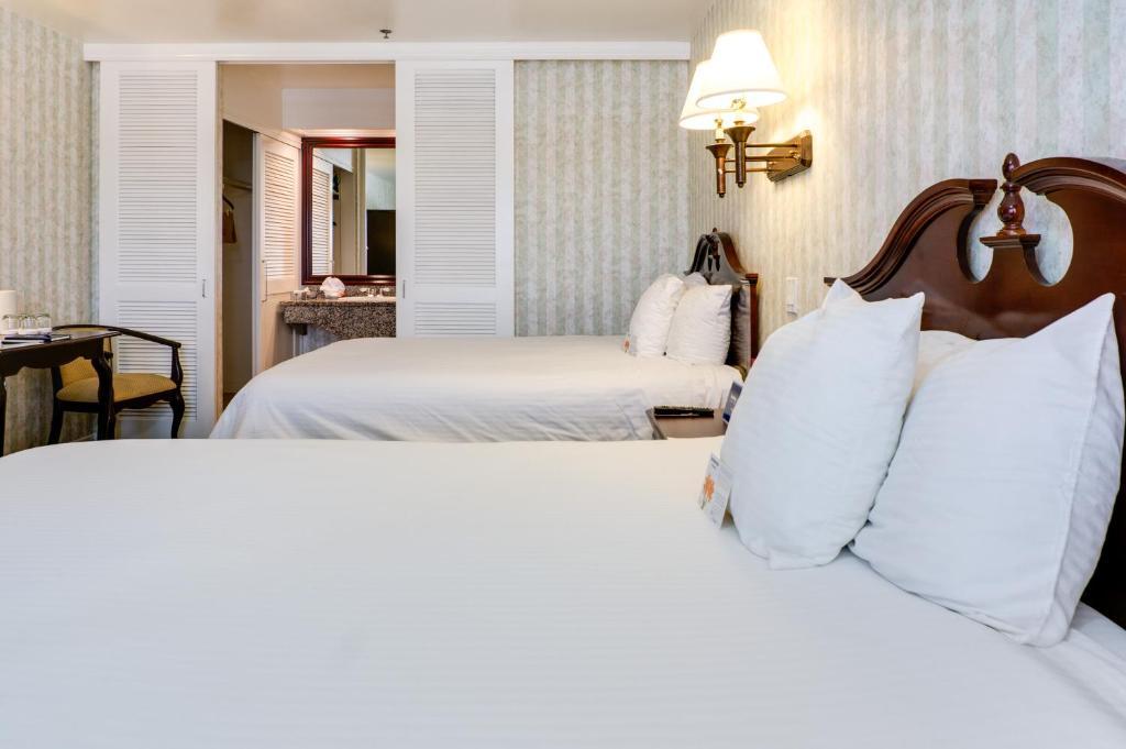 Carousel Inn And Suites Anaheim Esterno foto