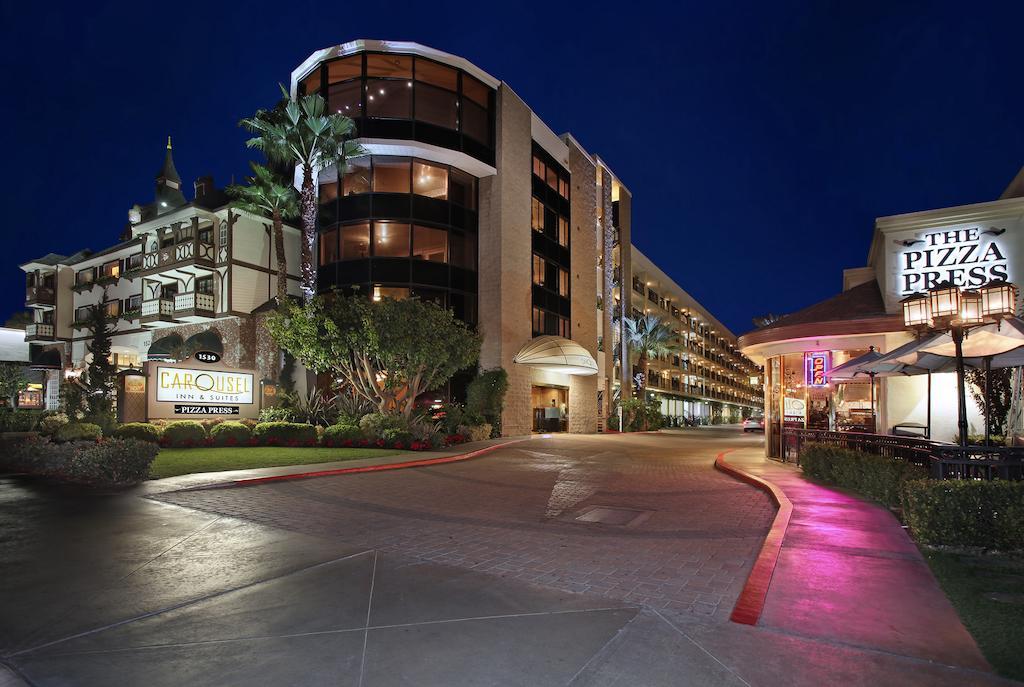Carousel Inn And Suites Anaheim Esterno foto